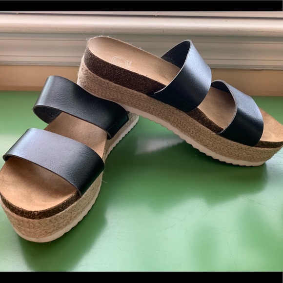 new directions platform sandals